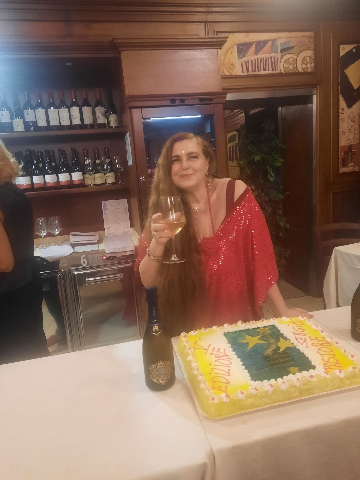 Sara Pastore con la torta