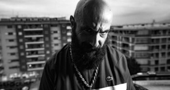 Zinghero è tornato: rabbia, strada e rap senza compromessi