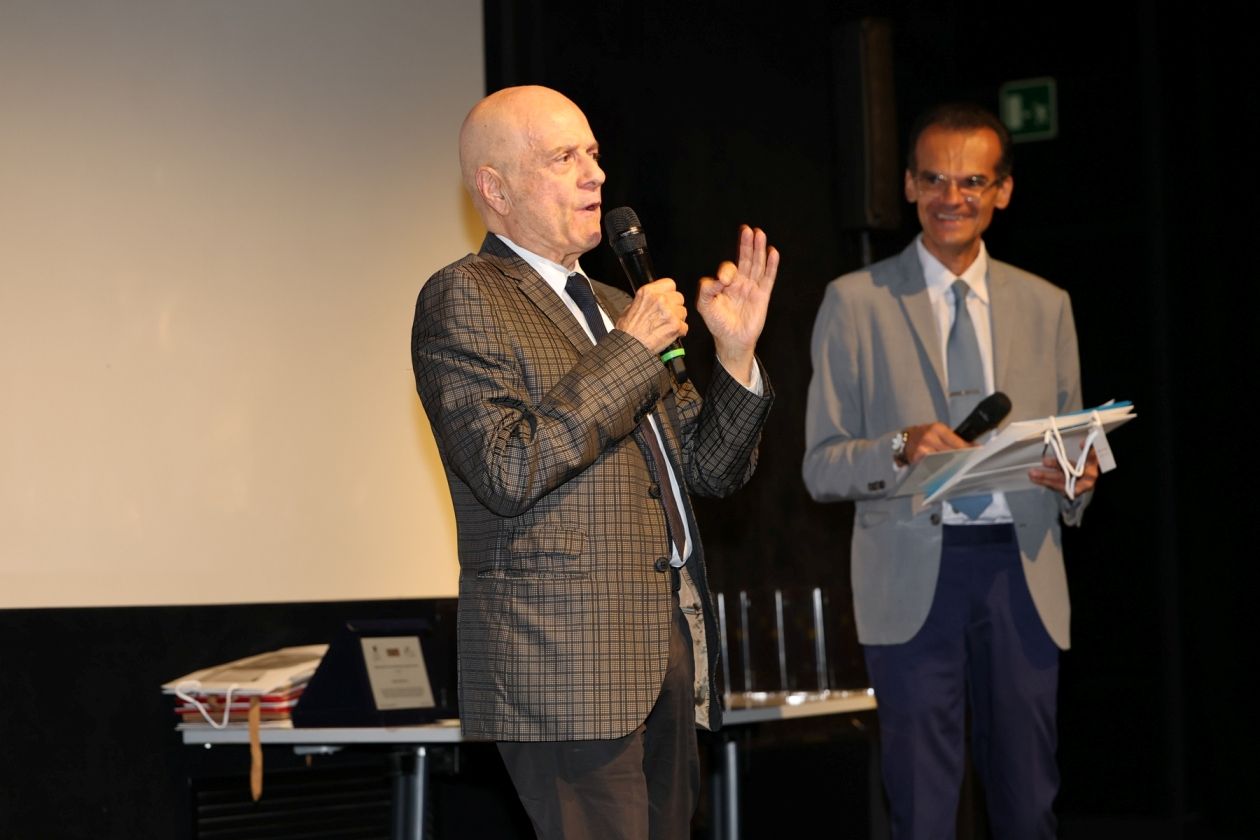 premiazione Michele Bovi con Graziano Marraffa
