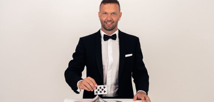Processo alla Magia: Francesco Frattarelli porta al Teatro Vittoria il processo allo stupore