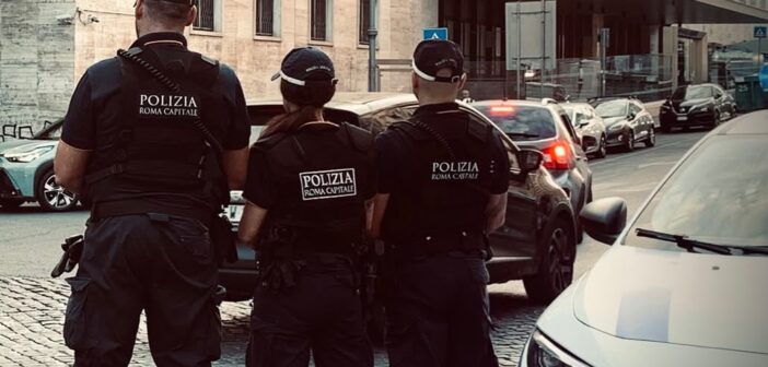 Stazione Termini, 29enne arrestato: divelta una telecamera e usata contro un’auto
