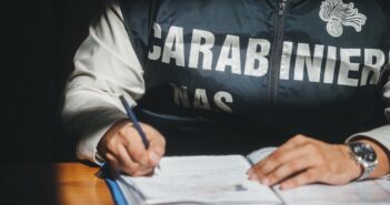 Anziane maltrattate in una RSA del Milanese: tre operatori non potranno esercitare