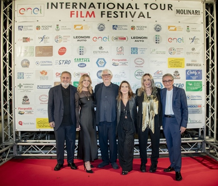 da sx mil direttore artistico Antonio Flamini Elisabetta Pellini Ricky Tognazzi Lina Sastri Simona Izzo e il Presidente Piero Pacchiarotti photo credits Nicoletta Morici