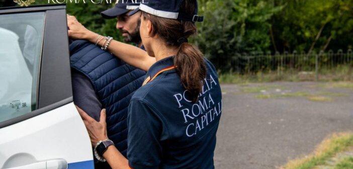 Tor Bella Monaca, fuga contromano vicino a una scuola: arrestato un 20enne